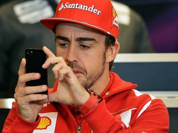 Foto zur News: Alonso ein Fan der modernen Kommunikationsmethoden