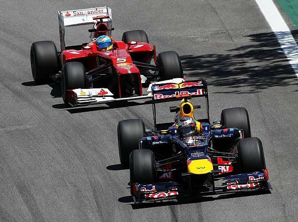 Foto zur News: Vettel erkannte Alonso früh als Hauptkonkurrenten