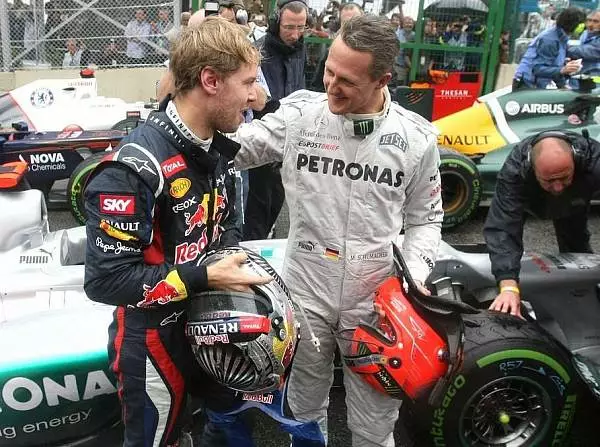 Michael Schumacher, Sebastian Vettel Foto zur News: Ralf Schumacher: "Das machen faire Sportsleute so"