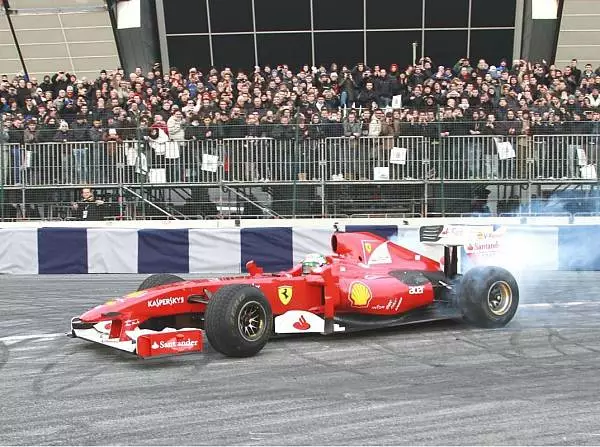 Giancarlo Fisichella Foto zur News: Fisichella: Heiße Reifen trotz kalter Temperaturen