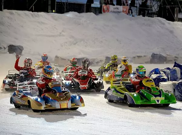 Foto zur News: Alonso gewinnt Kartrennen auf Eis und Schnee