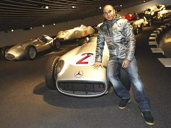 Foto zur News: Hamilton: "Es ist mir eine Ehre"