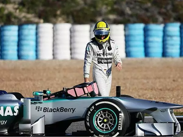 Foto zur News: Testauftakt in Jerez: Defekte bei Mercedes-Teams