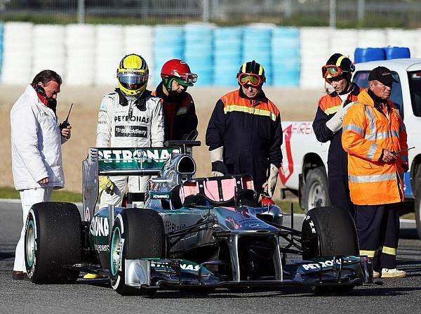 Foto zur News: Mercedes: Vorzeitiges Ende des ersten Testtags