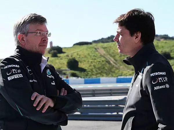 Ross Brawn, Toto Wolff Foto zur News: "Heikle Zeit": Wolff verteidigt sich gegen Brawn-Kritik
