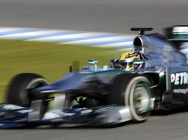 Lewis Hamilton Foto zur News: Mercedes: Volles Programm zum Abschluss