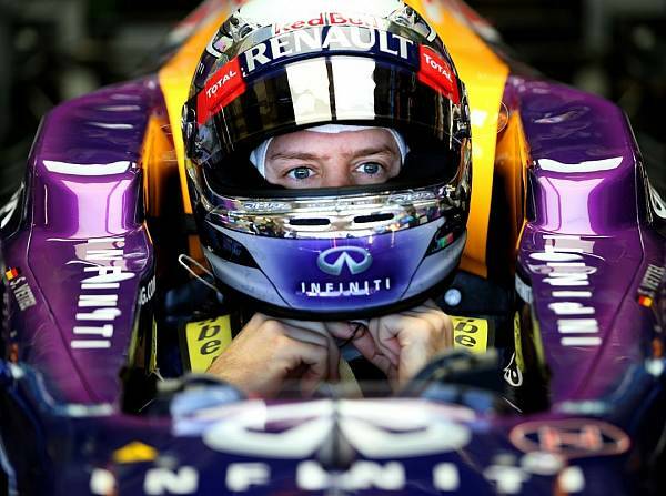 Foto zur News: Vettel "sehr glücklich mit dem Auto"