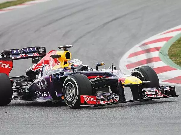 Sebastian Vettel Foto zur News: Champions voran: Vettel führt in Barcelona