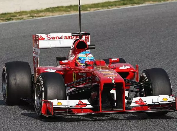 Fernando Alonso Foto zur News: Ferrari: Alonso beim Debüt wenig überrascht