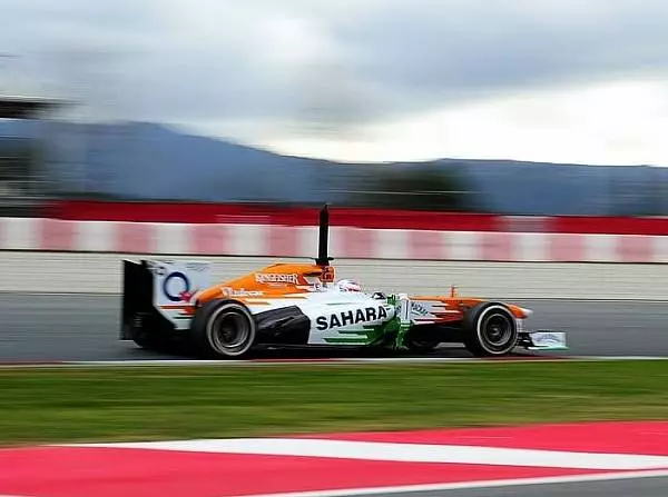 Foto zur News: Force India hat die Reifen im Fokus