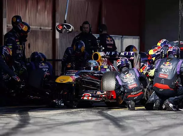 Sebastian Vettel Foto zur News: Vettel: Wenn der Boxenstopp misslingt...