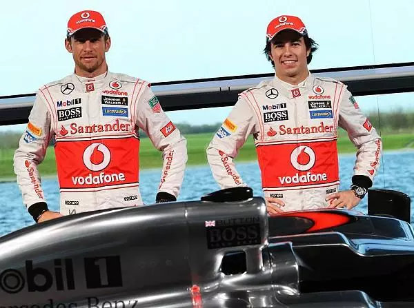 Jenson Button, Sergio Perez Foto zur News: Saisonstart: McLaren-Piloten mit großer Vorfreude