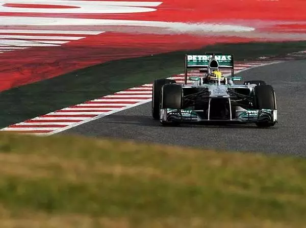 Lewis Hamilton Foto zur News: Tag drei in Barcelona: Hamilton mit Fabelzeiten