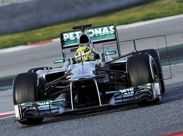 Foto zur News: Mercedes tritt trotz Bestzeit auf die Bremse