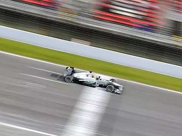 Nico Rosberg Foto zur News: Mercedes: Silberpfeile wirklich auf Goldkurs?