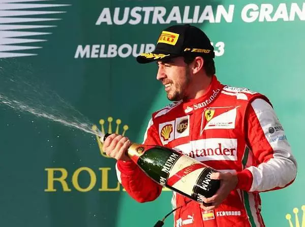 Fernando Alonso, Kimi Räikkönen Foto zur News: Alonso: "Stehen vor einer interessanten Saison"