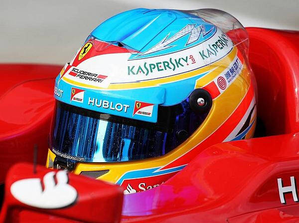 Foto zur News: Alonso auf abtrocknender Strecke der Schnellste