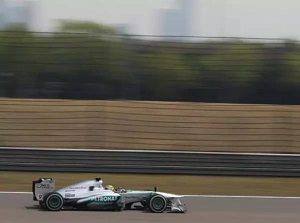 Nico Rosberg Foto zur News: Mercedes dominiert Trainingsauftakt in China