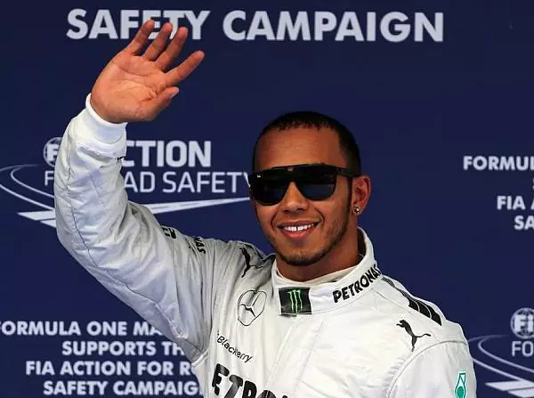 Lewis Hamilton Foto zur News: Mercedes: Hamilton holt erste Pole im Silberpfeil
