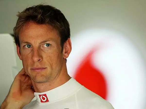 Jenson Button Foto zur News: Button: "Müssen uns bei den Fans entschuldigen"