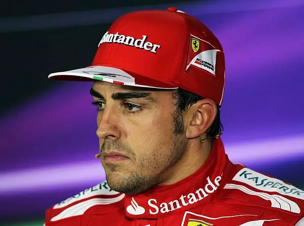 Fernando Alonso Foto zur News: Alonso auf Wüstentemperatur: "In Kurve eins attackieren"