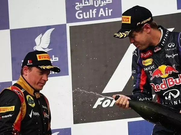 Sebastian Vettel, Romain Grosjean, Kimi Räikkönen Foto zur News: Räikkönen: "Waren gegen Red Bull chancenlos"