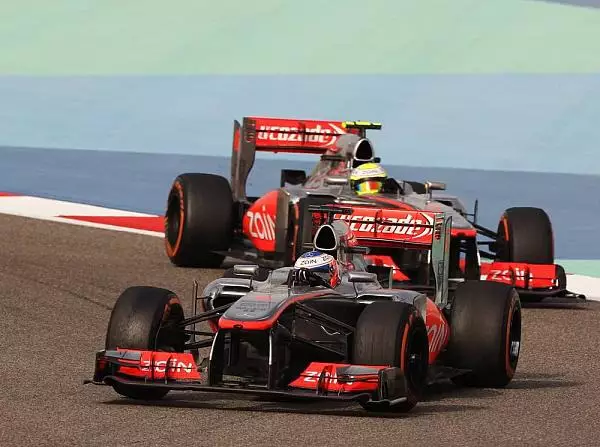 Jenson Button, Sergio Perez Foto zur News: Das McLaren-Teamduell: "Bis mal was passiert..."
