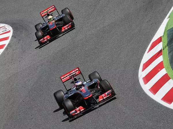 Jenson Button, Sebastian Vettel Foto zur News: Nächster Satz mit "X": McLaren versumpft weiter