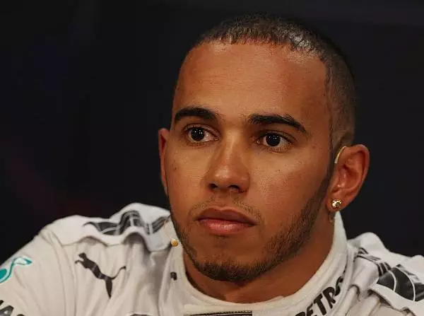 Lewis Hamilton Foto zur News: Hamilton: "Die ersten Trainings waren ein Desaster"