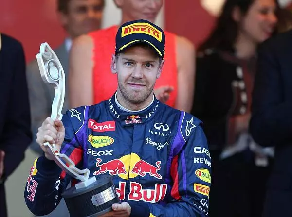 Sebastian Vettel Foto zur News: Vettel: Kein Weg vorbei an den Silberbussen