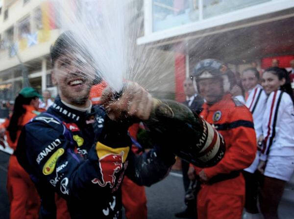 Foto zur News: Vettel: "Wir können mit dem Ergebnis glücklich sein"