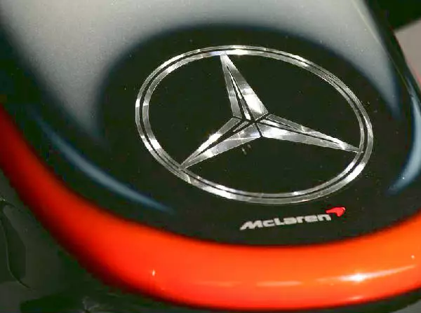 Mercedes-Stern Foto zur News: Daimler gibt letzte Anteile an der McLaren-Gruppe ab