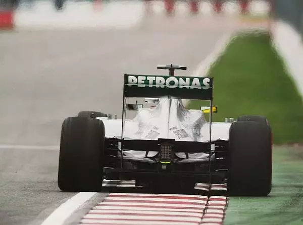 Nico Rosberg Foto zur News: Kurzfristiger Umbau: Montreal-"Schanze" entfernt