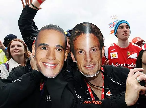 Lewis Hamilton, Jenson Button Foto zur News: McLaren in Silverstone: Tradition trifft Tradition