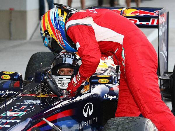 Foto zur News: Rivalen der Rennbahn: Vettel gegen Alonso reloaded
