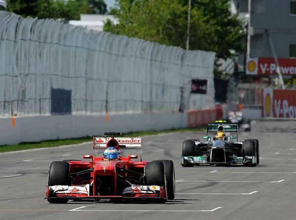 Foto zur News: Rivalen loben Vettel: In Sicherheit wiegen?