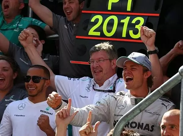 Lewis Hamilton, Ross Brawn, Nico Rosberg Foto zur News: Rosberg: "Dann war der Weg halt frei"