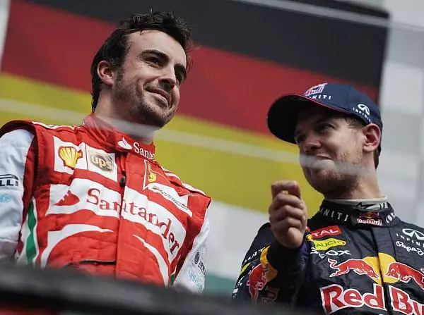 Fernando Alonso, Sebastian Vettel Foto zur News: Alonso gratuliert artig und will Vettel den Geburtstag vermiesen