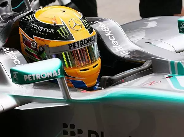 Lewis Hamilton Foto zur News: Keine Reifenplatzer: Mercedes dominiert Trainingsauftakt