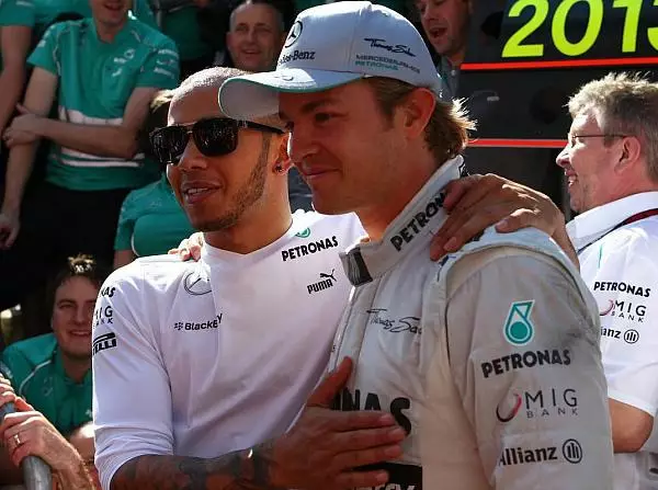 Lewis Hamilton, Nico Rosberg Foto zur News: Rosberg über Teamduell: "Pushen uns gegenseitig"