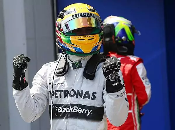 Lewis Hamilton Foto zur News: Hamilton: "Bin sehr stolz auf diese Pole-Position"