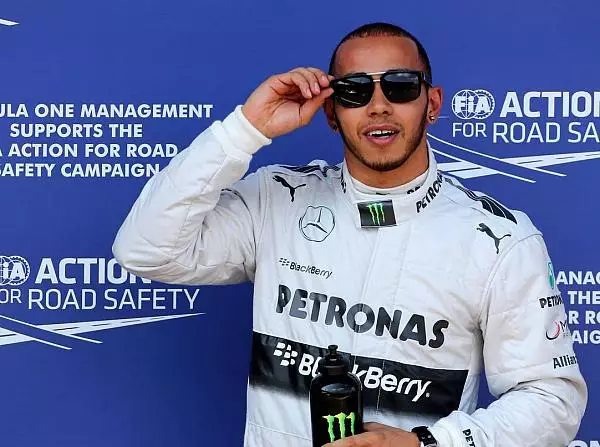 Lewis Hamilton Foto zur News: Mercedes: Pole für Hamilton - Patzer bei Rosberg