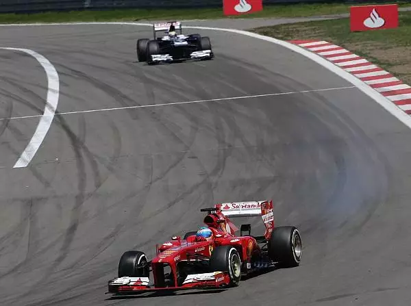 Fernando Alonso Foto zur News: Domenicali: Weg zum WM-Titel führt über die Reifen