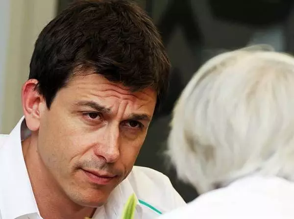 Christian Horner, Toto Wolff, Bernie Ecclestone Foto zur News: "Beach-Boys" Kolles und Wolff: Mercedes-Rückendeckung