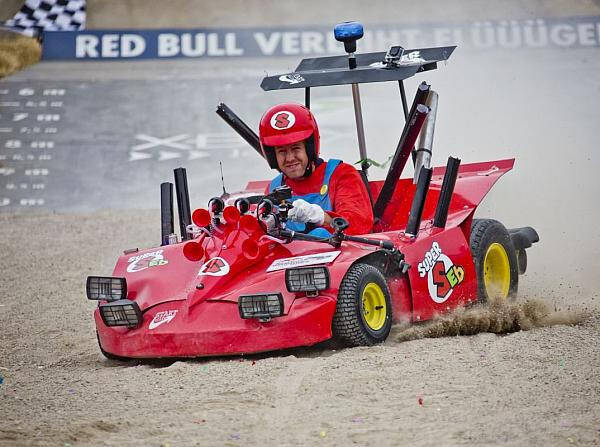 Foto zur News: Vettels Rennfahrergene haben im Straßenverkehr Pause