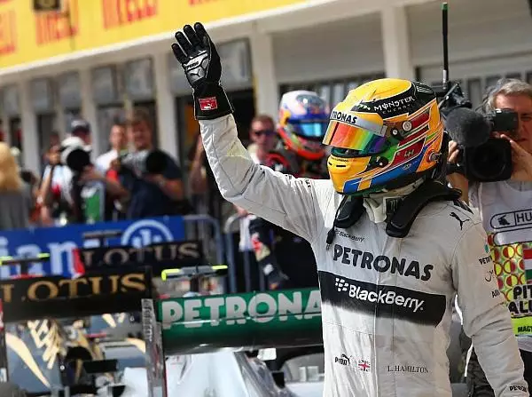 Lewis Hamilton Foto zur News: Mercedes: Überraschung mit Hitzepole gelungen