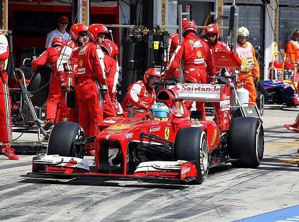 Foto zur News: Alonso über den Oldtimer-Ferrari: "Schwäche normal"