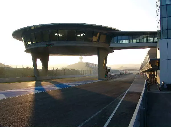 Boxengasse in Jerez Foto zur News: Schumachers "Schicksalsstrecke": Formel 1 ab 2021 wieder in Jerez?