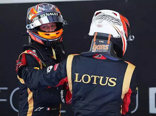 Romain Grosjean, Kimi Räikkönen Foto zur News: Räikkönen zu Titelambitionen: "Müssen Rennen gewinnen"