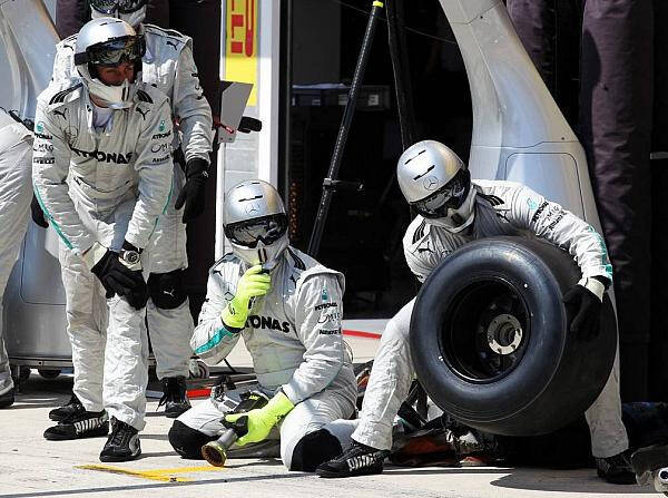 Foto zur News: Hembery forciert neue Regeln: Rettungsanker für Mercedes?